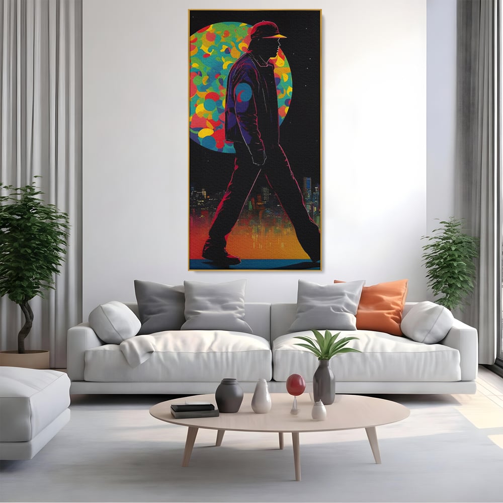 Tablou canvas cu silueta unui barbat mergand pe fundal urban, in rama de aluminiu auriu, pe perete intr-un living